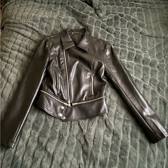 Leather jacket - Picture 1 of 2